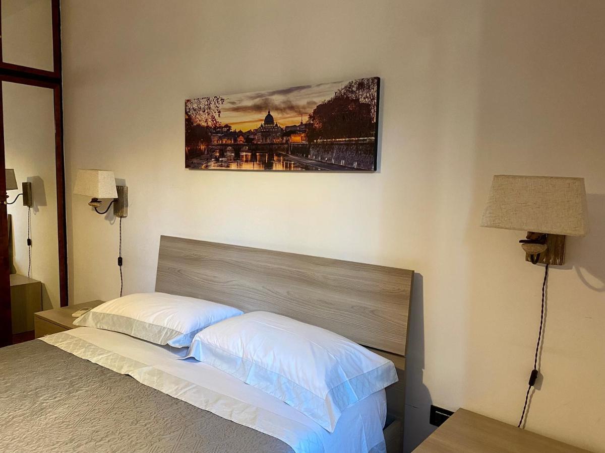 Apartment Arenula Рим Екстер'єр фото