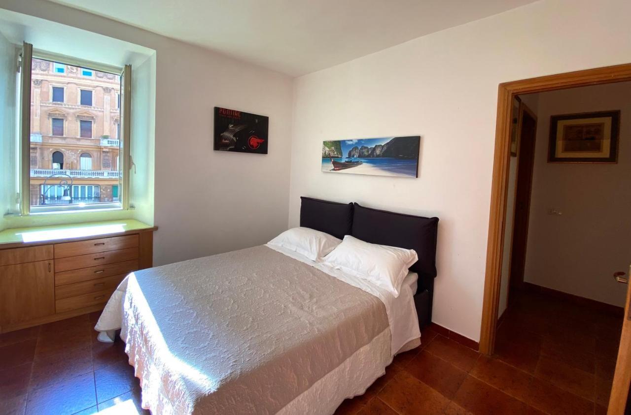 Apartment Arenula Рим Екстер'єр фото